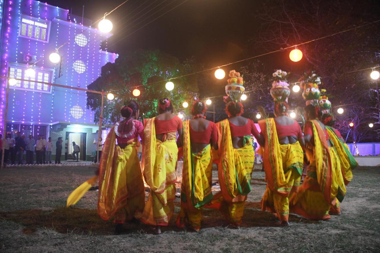 Jhargram Eshani Hotels And Guest House Kültér fotó