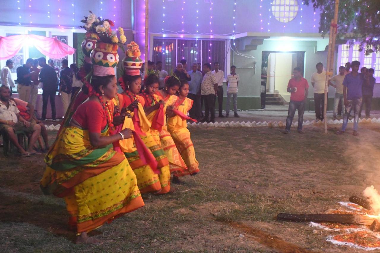 Jhargram Eshani Hotels And Guest House Kültér fotó